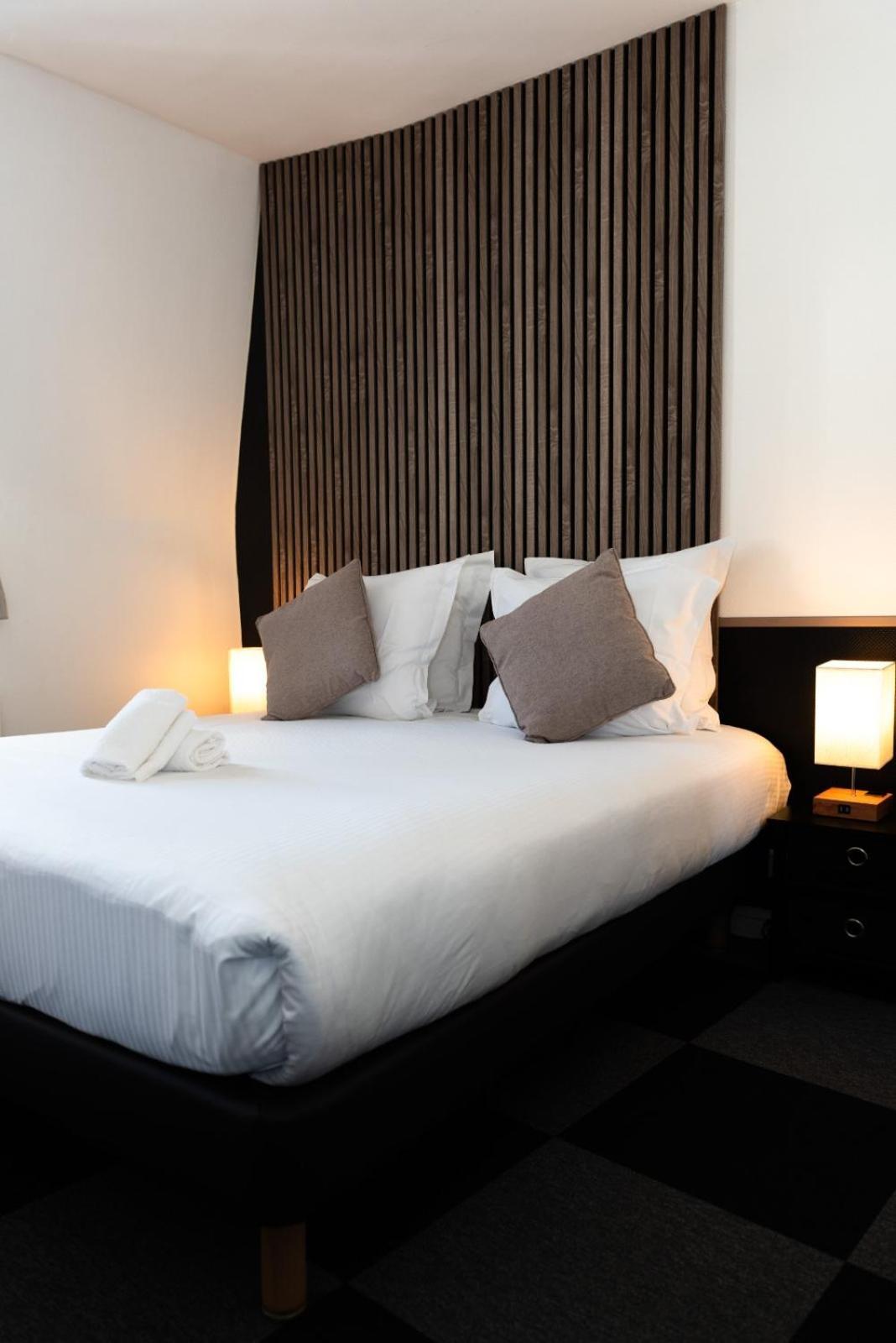 Hotel Le Lion D'Or แบร์เนย์ ภายนอก รูปภาพ