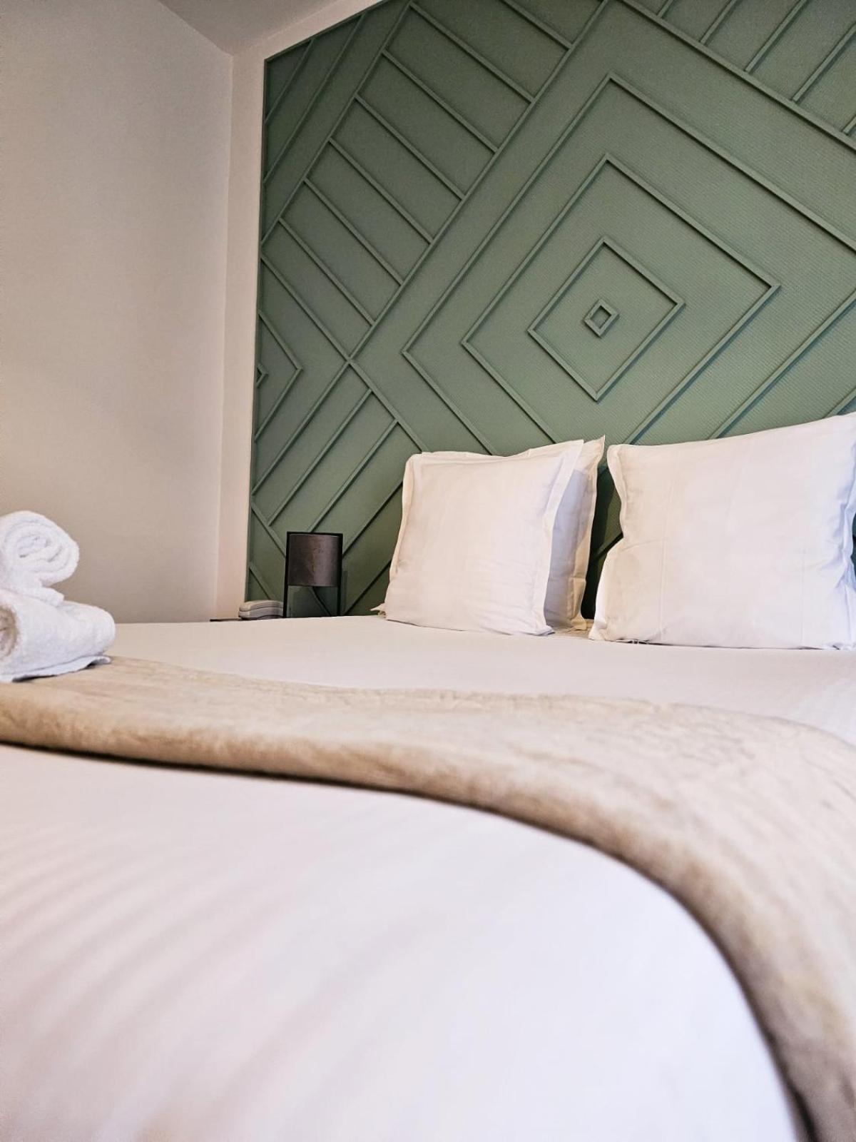 Hotel Le Lion D'Or แบร์เนย์ ภายนอก รูปภาพ