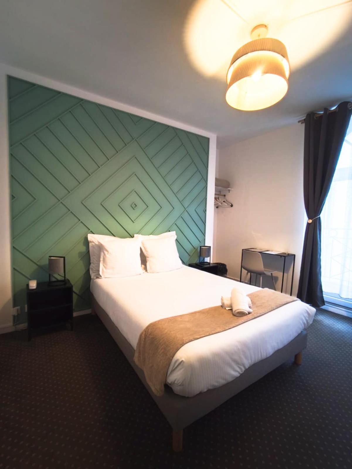 Hotel Le Lion D'Or แบร์เนย์ ภายนอก รูปภาพ