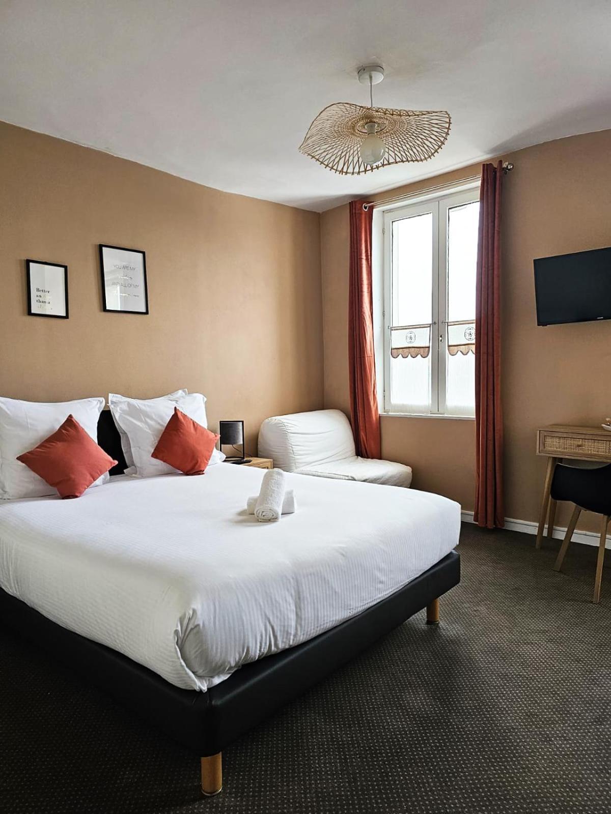 Hotel Le Lion D'Or แบร์เนย์ ภายนอก รูปภาพ
