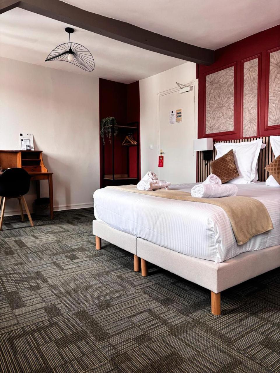 Hotel Le Lion D'Or แบร์เนย์ ภายนอก รูปภาพ